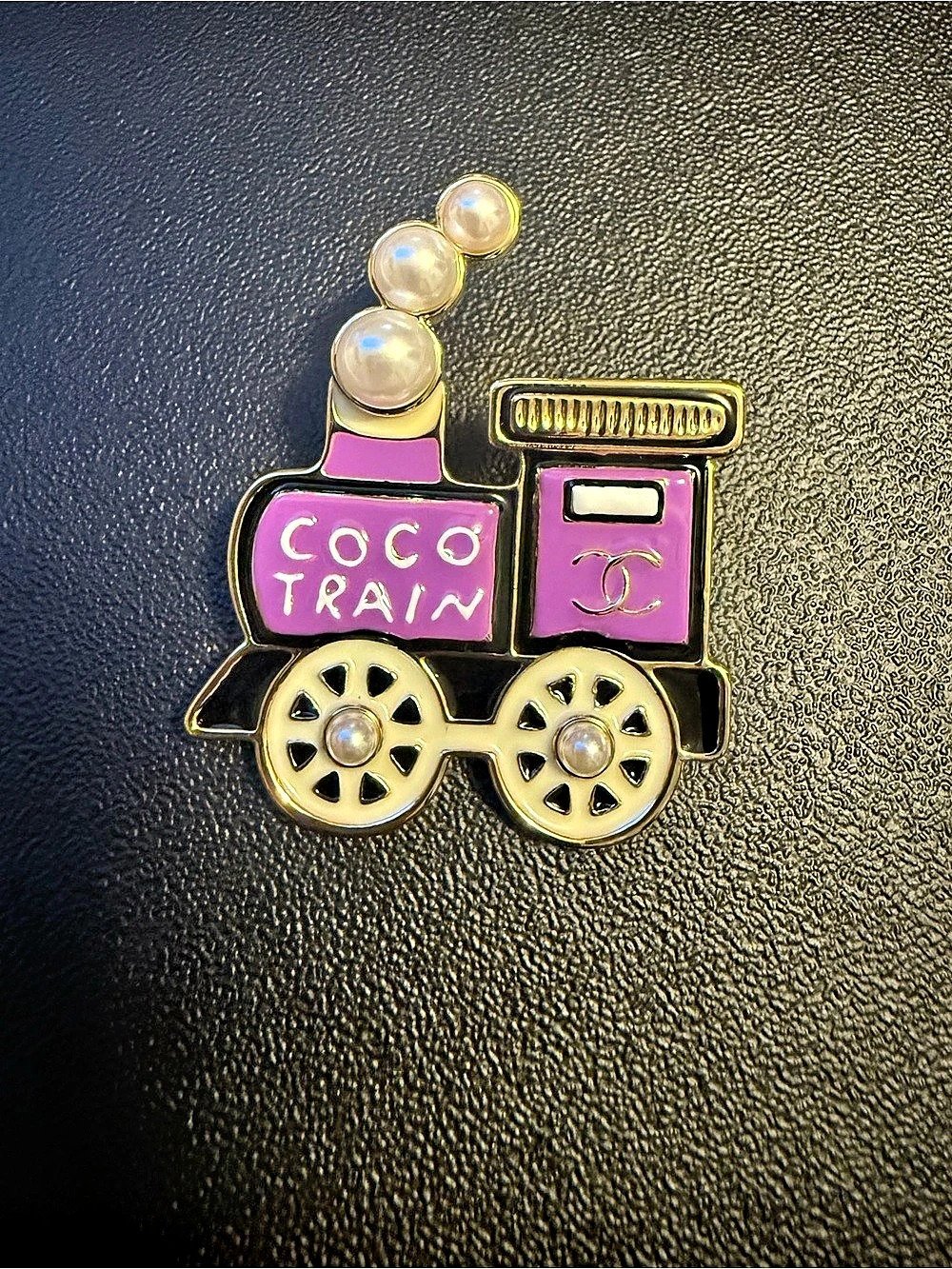 Co-Co Train Brooch in Pink & Gold Like New - Picture 5 of 6